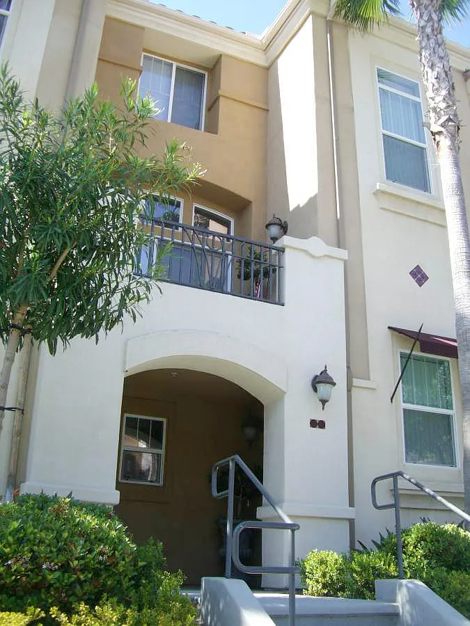 3 bed, 1105 sqft, $4,125 — Photo 1