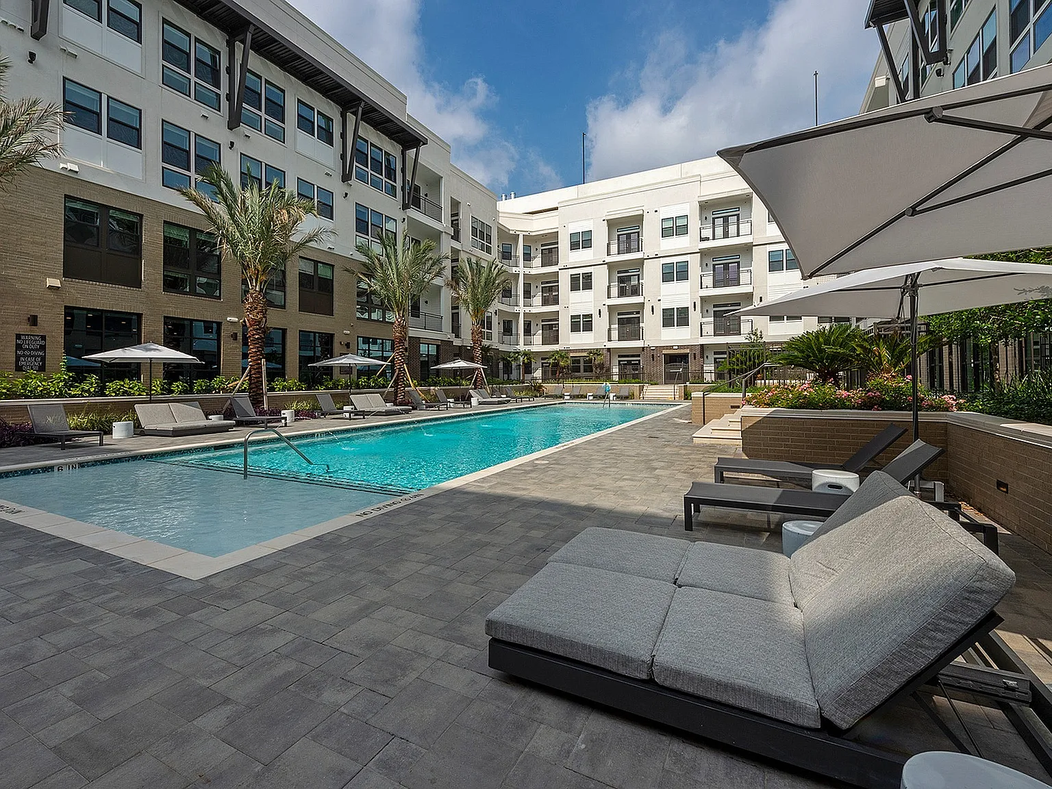 The Rosslyn at Garden Oaks — Photo 3