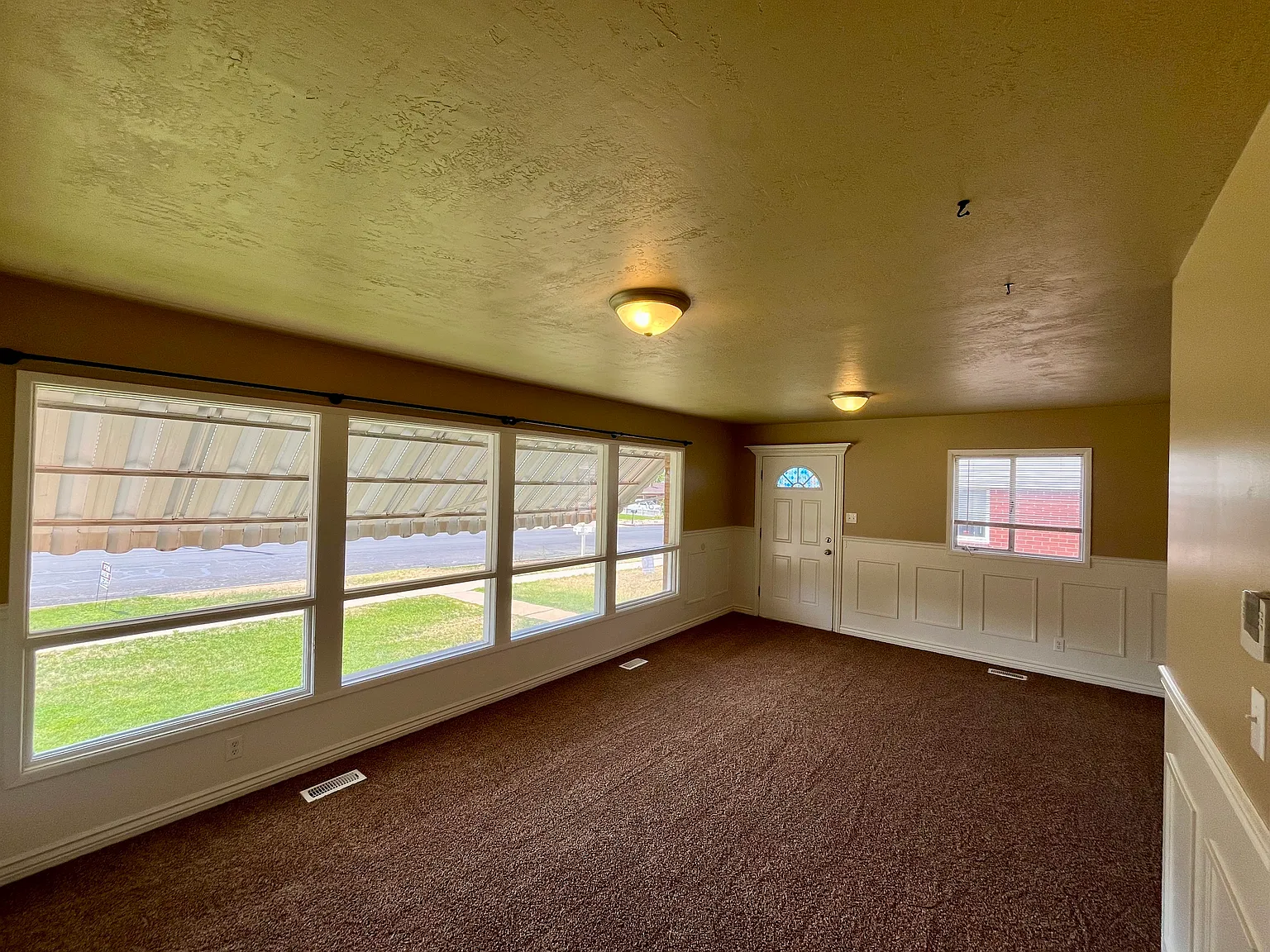 3 bed, 1050 sqft, $1,500 — Photo 3
