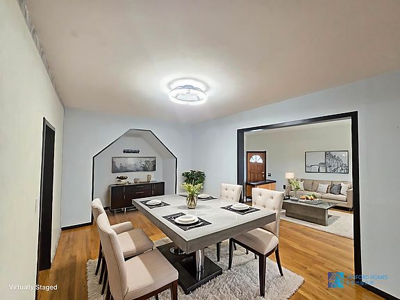 4th image of 166 Augusta Ave Floor 1