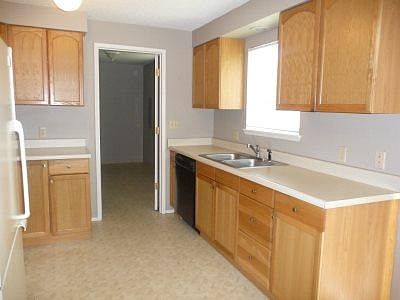3rd image of 138 Maru Ave