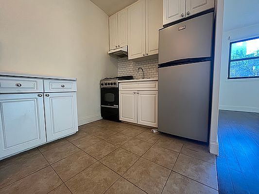 4th image of 19 Hamilton Ter APT 1M