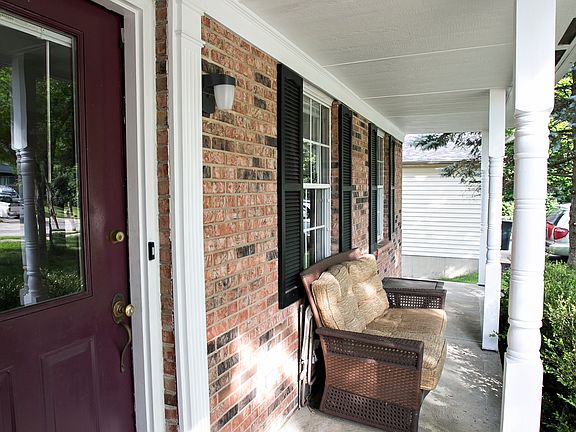 2nd image of 105 Orchard Knoll Dr