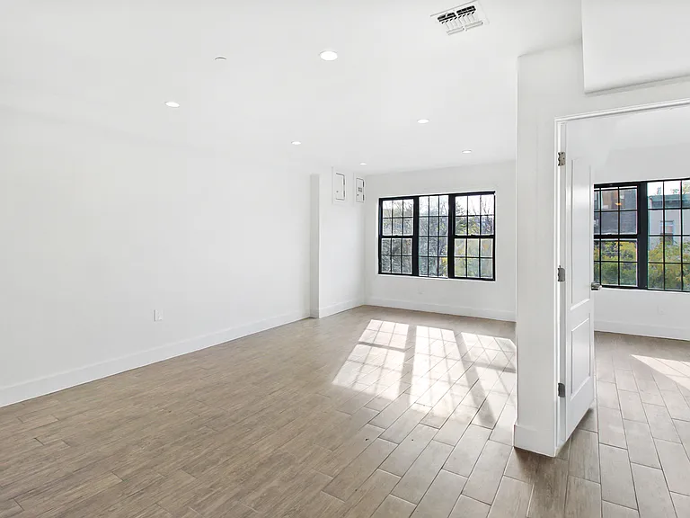 955 Lafayette Ave #2 — Photo 11