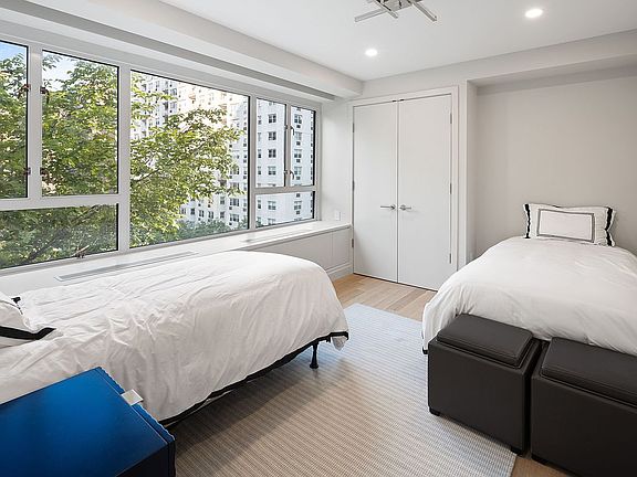 4th image of 200 E 66th St APT E502
