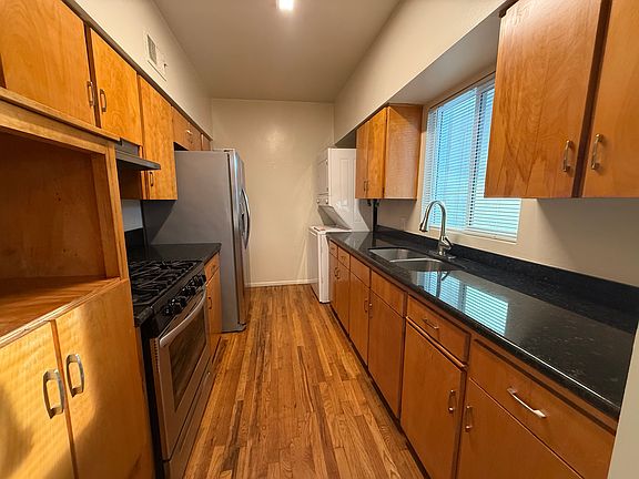 5th image of 320 W Medlock Dr #202