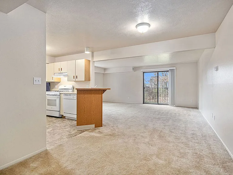 Indian Lakes Apartments — Photo 12