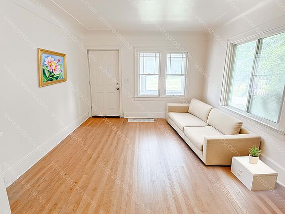 3rd image of 971 Woodbridge St
