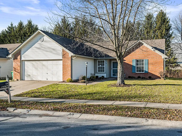 438 E Pine Ridge Dr — Photo 3
