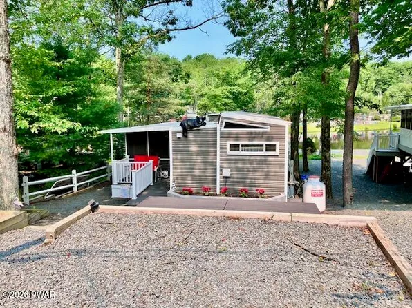 142 Holly Dr, Milford, PA 18337