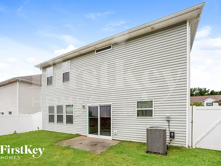 2814 Curbstone Ln — Photo 18