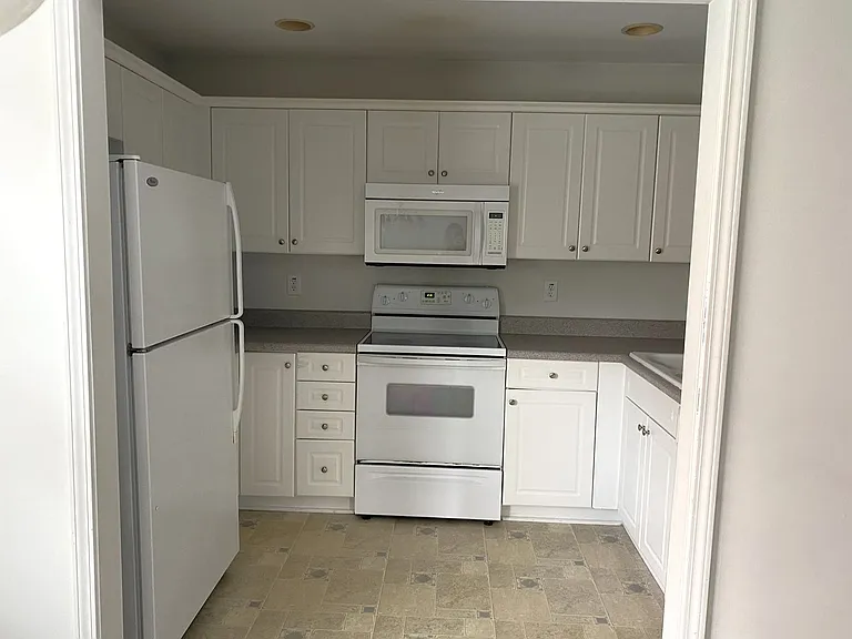 129 S Palm Dr — Photo 8