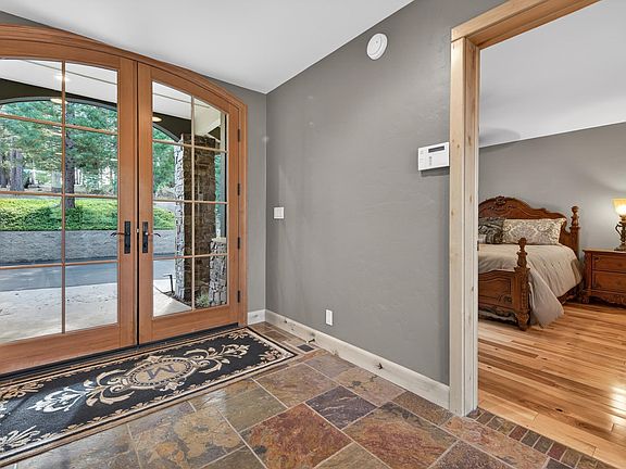 5th image of 503 Eagle Crest Dr