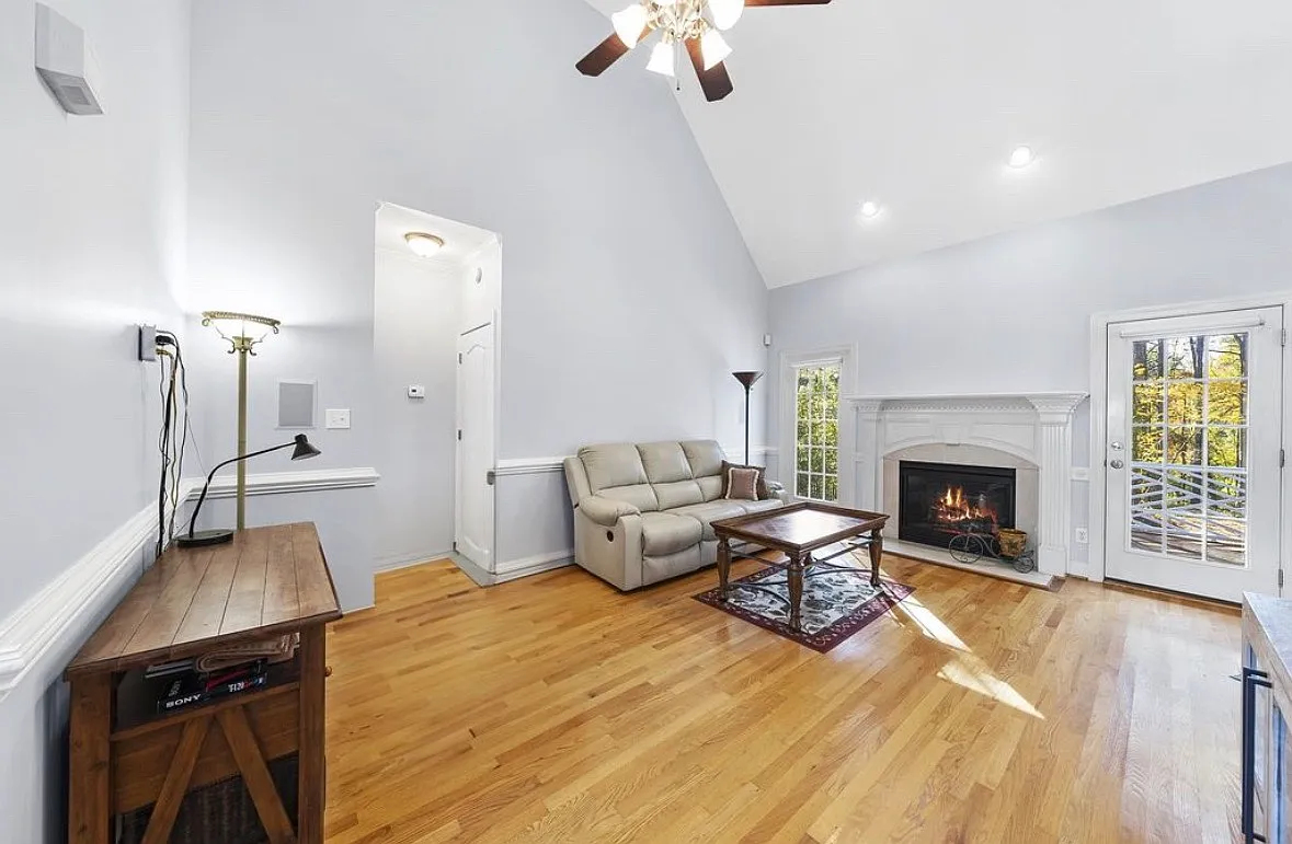 3 bed, 1793 sqft, $2,095 — Photo 4