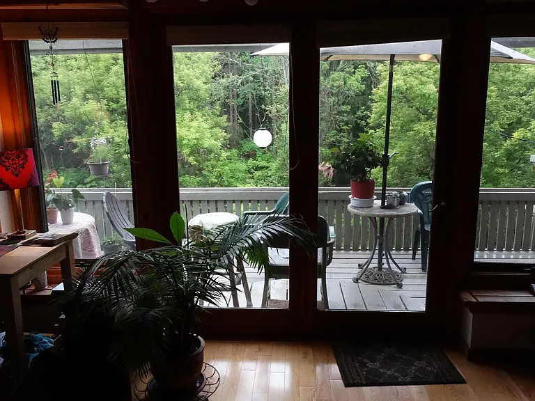 81 Lois Ln — Photo 3