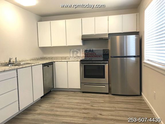 3rd image of 3621 Colonial Ln SE Unit 1