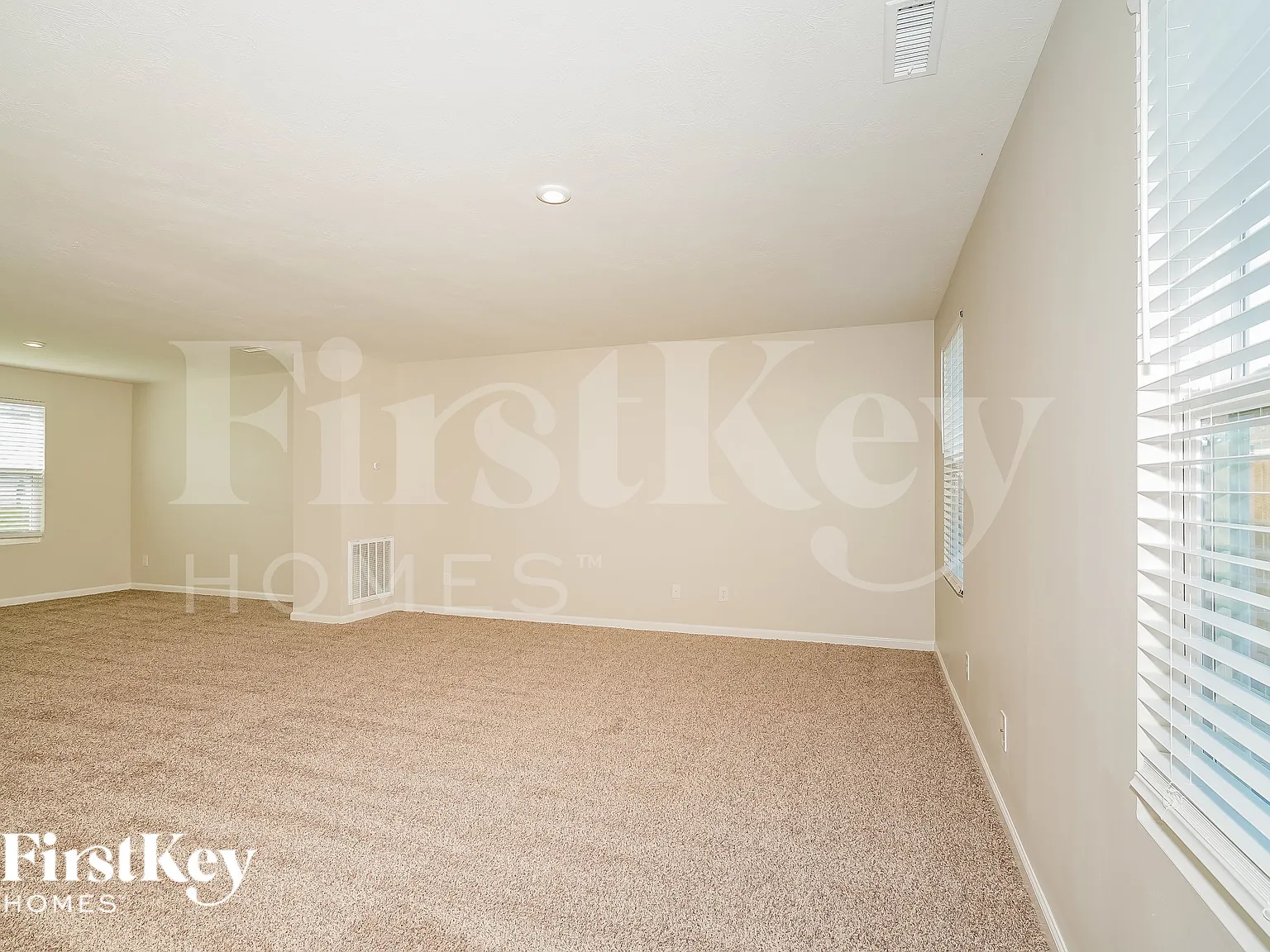 4 bed, 2.5 bath, 2200 sqft, $1,925 — Photo 3