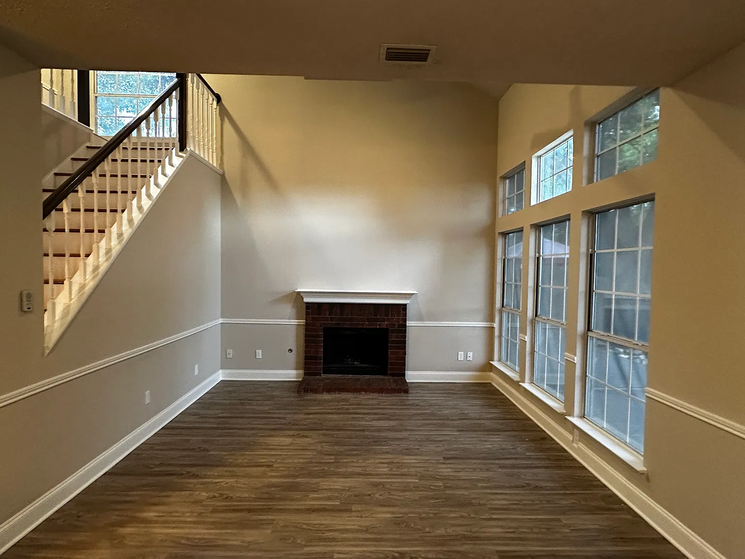 3 bed, 2.5 bath, 1800 sqft, $2,295 — Photo 2