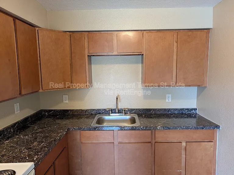 8429 N 39th St #3 — Photo 7
