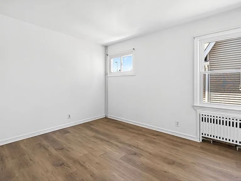 290-92 Louis St #1 — Photo 12