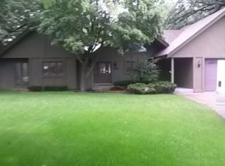 30 Amber Ct, Crete, IL 60417