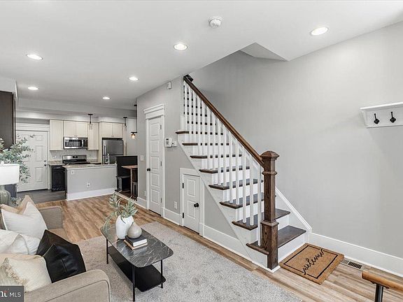3rd image of 635 20th St NE
