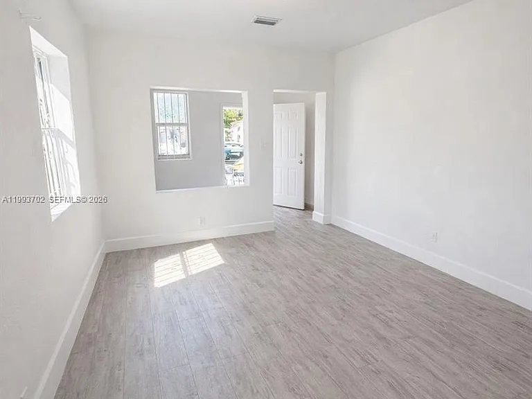1538 NW 66th St — Photo 2