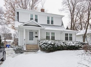 915 N Main St, Wheaton, IL 60187