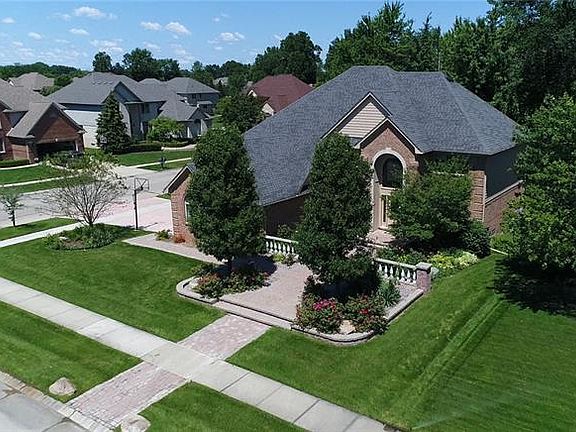 4th image of 20124 Huron Dr