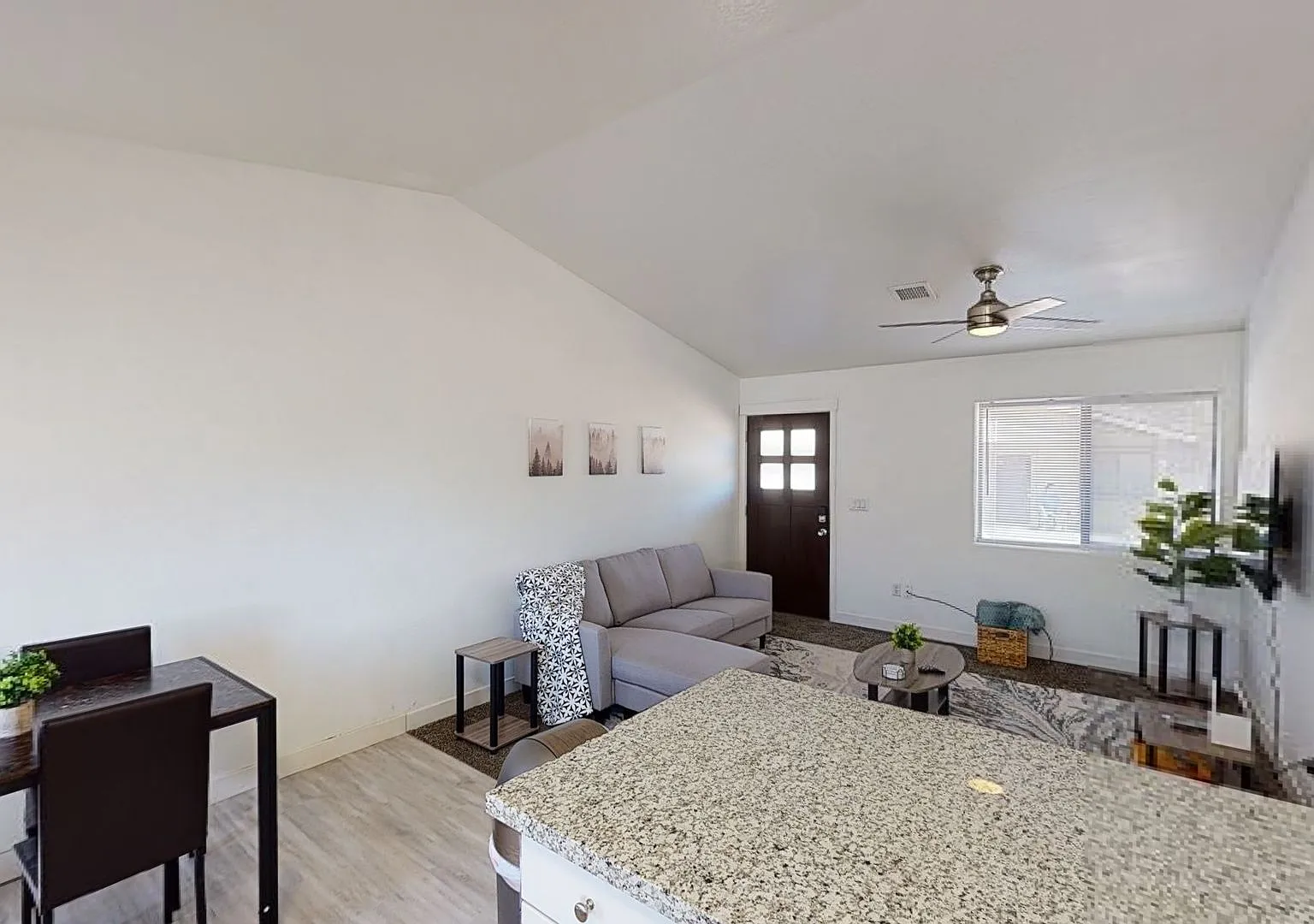 561 N 10th Pl — Photo 4