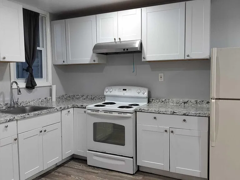 141 Grove St — Photo 19