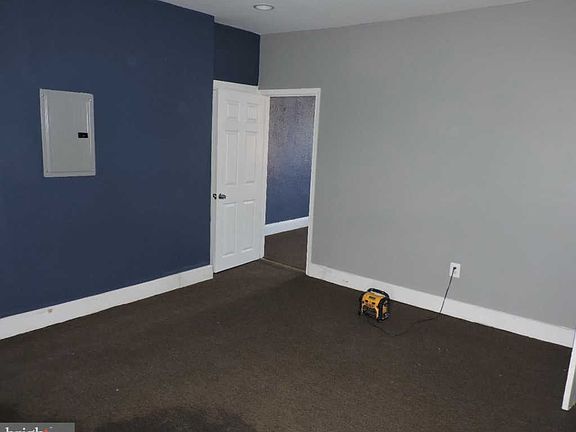 4th image of 5538 Woodland Ave