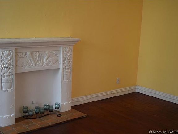 3rd image of 1054 Jefferson Ave APT 11