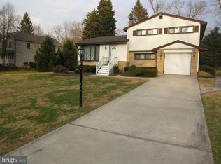 14 Morningside Dr, Yardley, PA 19067