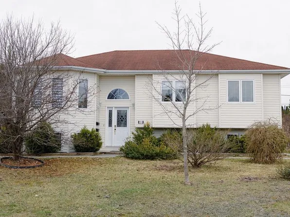 21 Rowsell Boulevard, Gander, NL A1V2R4