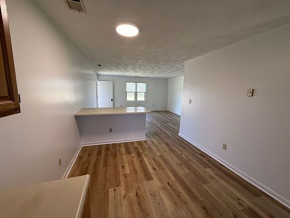 4th image of 739 Main St #4AEC0878