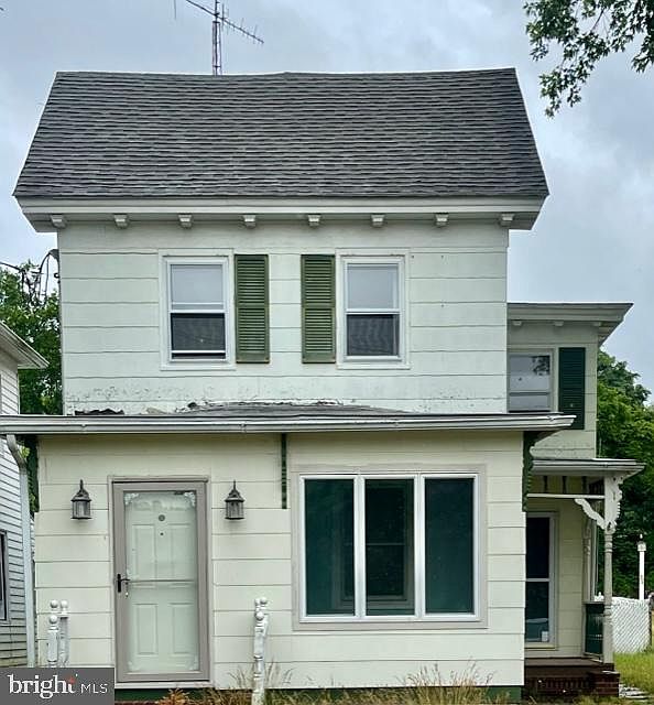 1st image of 397 Main St