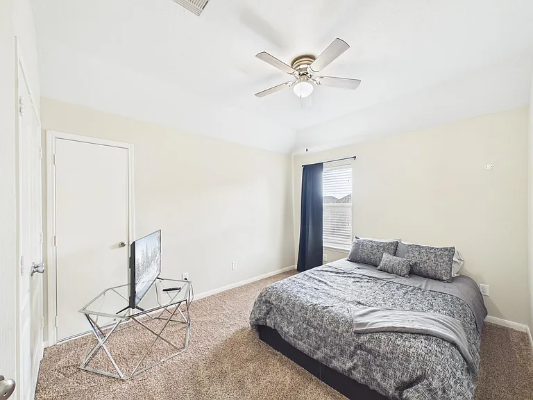 9426 Russeff Field Ln — Photo 43