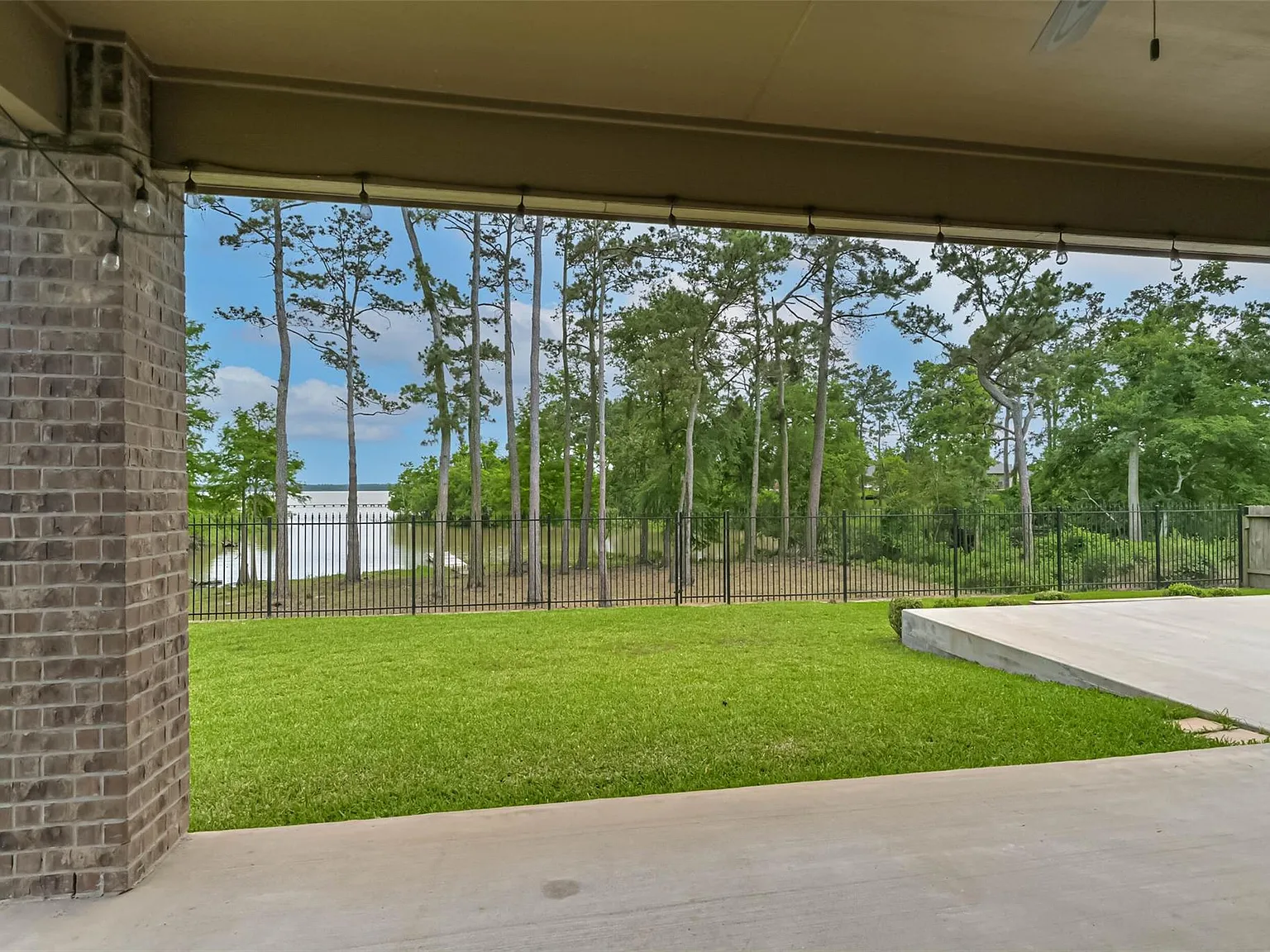 4 bed, 3.0 bath, 2231 sqft, $2,800 — Photo 3