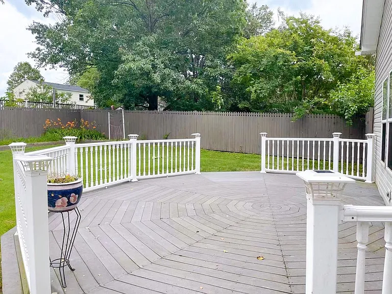 206 W Beech Rd — Photo 33