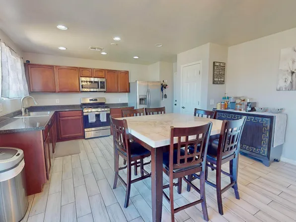 8402 W Shearwater Dr, Tucson, AZ 85757