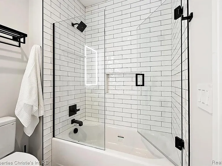 3412 John R St #A — Photo 28