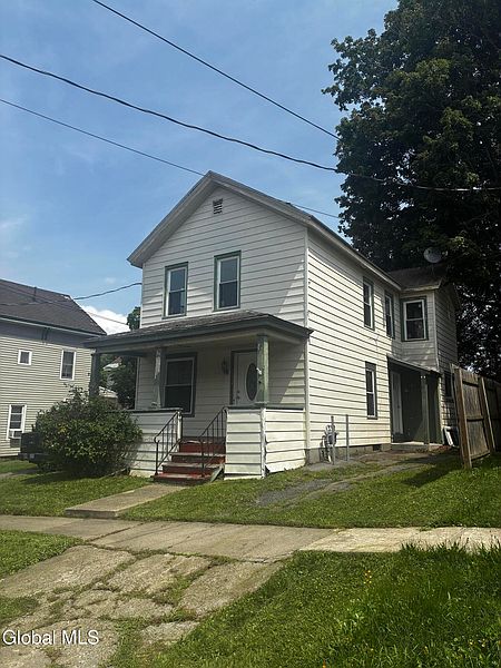 2nd image of 202 Glebe St