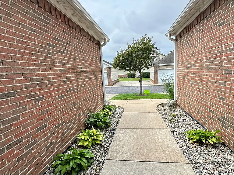 5555 Woodruff Shore Dr — Photo 52