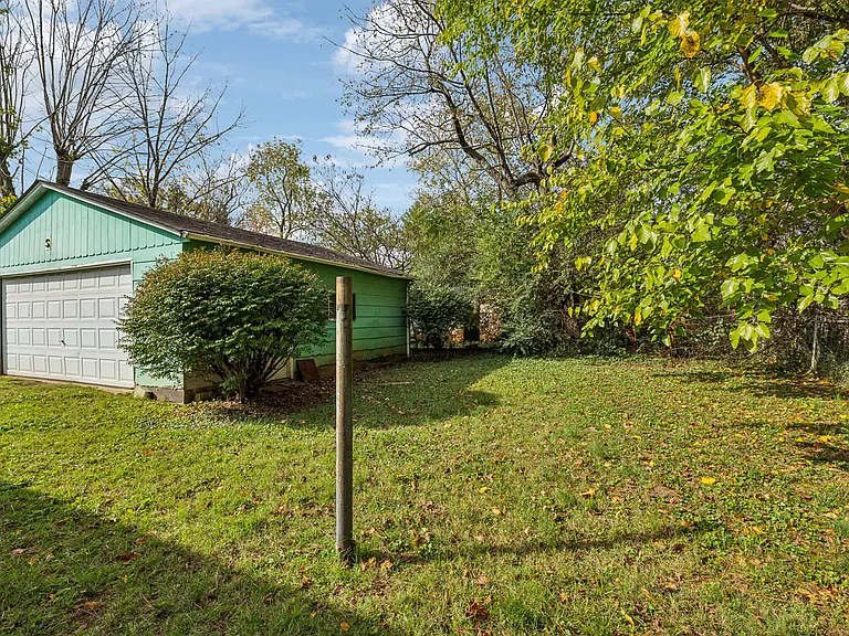 616 Carver Ave — Photo 5