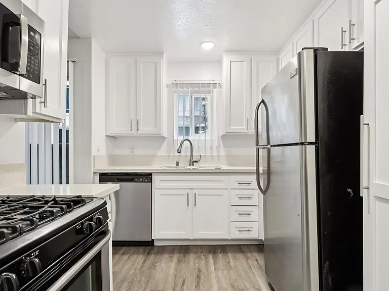 14056 Valleyheart Dr. — Photo 42