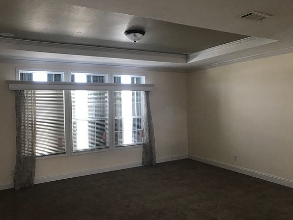 3rd image of 934 Fir St