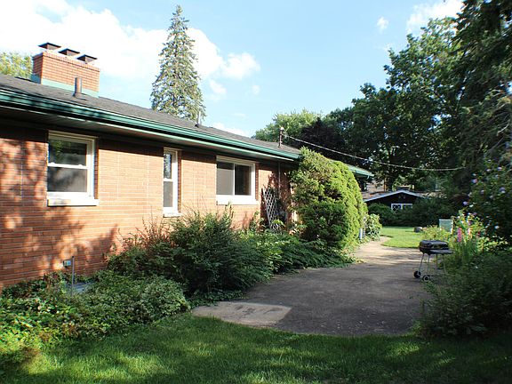 4th image of 207 S Twyckenham Dr