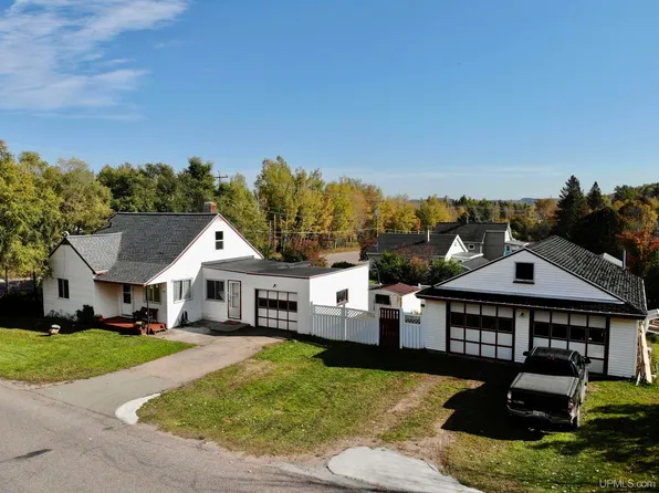 105 Copper St, Ishpeming, MI 49849