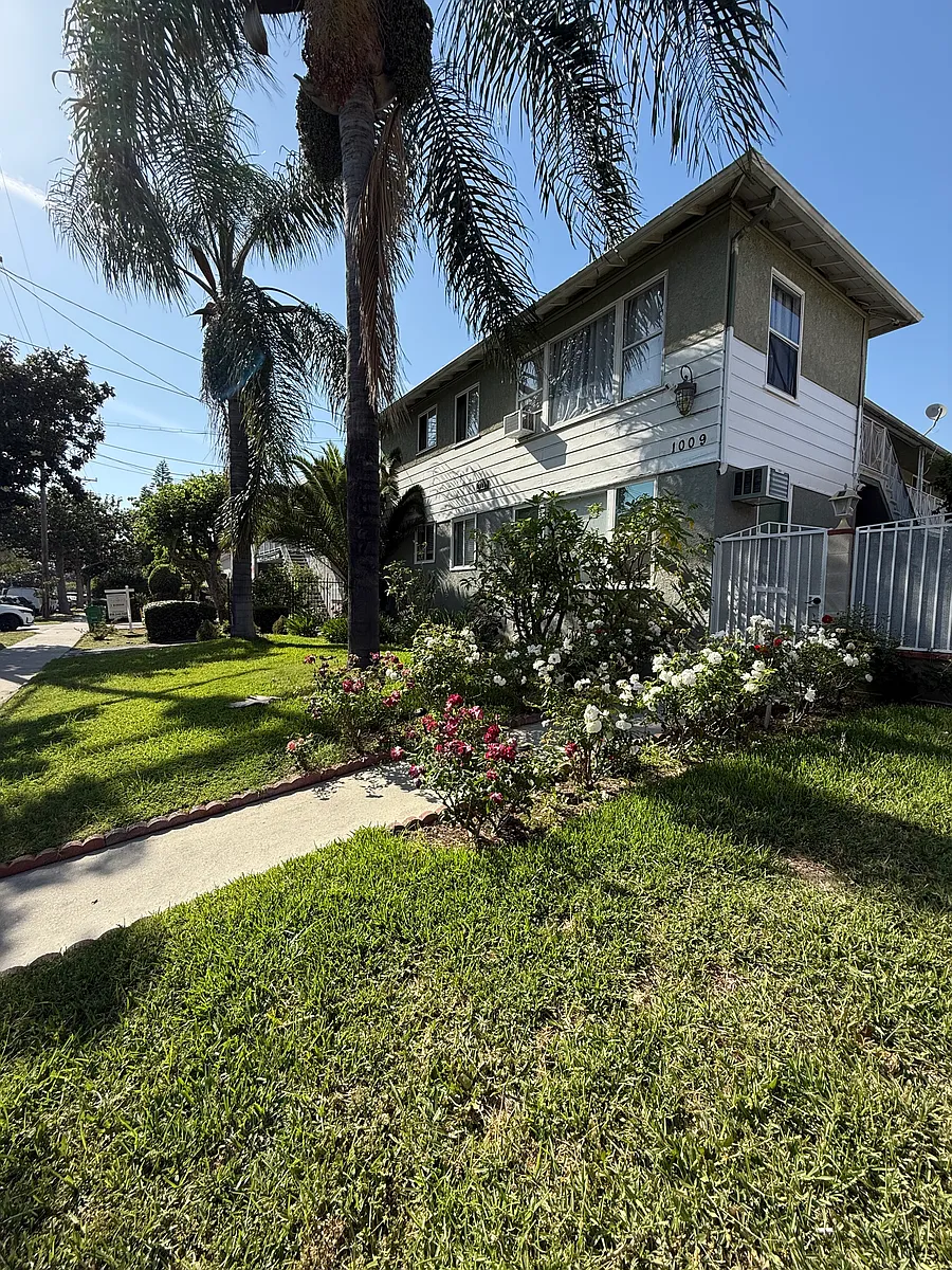 Building Photo - 1009 E Garfield Ave #4